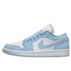 Buty do chodzenia dla dorosłych Air Jordan 1 Low Aluminum. Niebieskie obuwie sportowe damskie Jordan, bez wzorów, trekkingowe. W wyprzedaży za 773.35 zł.