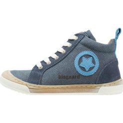 Bisgaard SHOE WITH LACES Tenisówki i Trampki wysokie blue. Buty sportowe chłopięce marki Bisgaard. W wyprzedaży za 341.10 zł.