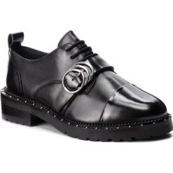 Oxfordy BRONX - 66195-F Black 01. Czarne półbuty damskie Bronx, z aplikacjami, ze skóry, bez obcasa, na płaskiej podeszwie, bez zapięcia. W wyprzedaży za 319.00 zł.
