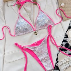 Bikini plażowe z błyszczącej tkaniny z regulowanymi wiązaniami Coba. Bikini damskie Intica, na lato, l, bez wzorów. Za 139.00 zł.