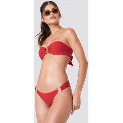 J&K Swim X NA-KD Dół bikini z okrągłym detalem - Red. Bikini damskie marki J&K Swim X NA-KD. Za 40.95 zł.