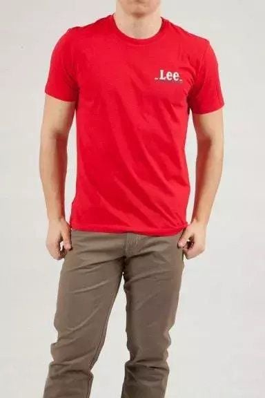 LEE SMALL LOGO TEE REGULAR FIT MĘSKI T-SHIRT KOSZULKA LOGO BRIGHT RED L62GFQEF 112114578. Czerwone t-shirty męskie Lee, l, bez wzorów, bez kołnierzyka. Za 69.99 zł.