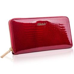 Portfel damski BETLEWSKI czerwony BPD-CR-5297. Czerwone portfele damskie Betlewski, bez wzorów, ze skóry. Za 149.99 zł.