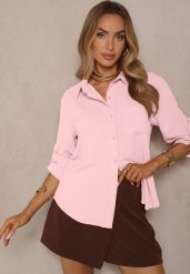 Różowa Koszula Ozdobiona Podwijanymi Rękawami Doviraella. Czerwone bluzki damskie Renee, l, bez wzorów, z jeansu, eleganckie, bez kołnierzyka, bez ramiączek. Za 59.99 zł.