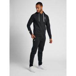 Jogging Hummel sweat. Czarne krótkie spodenki sportowe męskie Hummel, l, bez wzorów, do biegania. Za 210.60 zł.