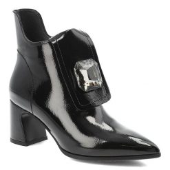 Botki damskie D&A by S.Barski o eleganckim fasonie z lakierowaną cholewką ozdobnym kryształem i stabilnym obcasem typu słupek czarne, MR62-9062 Black. Czarne kozaki damskie S.BARSKI, z lakierowanej skóry, bez obcasa, na obcasie. Za 249.00 zł.