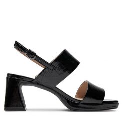 Sandały Caprice. Czarne klapki damskie Caprice, bez wzorów, bez obcasa, na słupku, bez zapięcia. Za 239.99 zł.