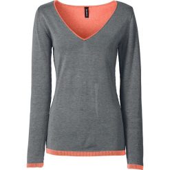 Sweter dzianinowy z głębokim dekoltem w serek bonprix dymny szary - łososiowy. Swetry damskie marki bonprix. Za 49.99 zł.