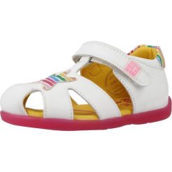 Sandały AGATHA RUIZ DE LA PRADA 242900A Biały. Białe sandały damskie Agatha Ruiz de la Prada, bez wzorów, ze skóry, bez obcasa, bez zapięcia. Za 183.99 zł.
