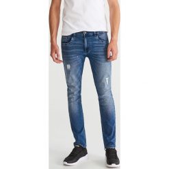 Jeansy slim fit - Niebieski. Niebieskie jeansy męskie Reserved. Za 129.99 zł.