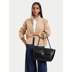Torebka Calvin Klein. Czarne torebki do ręki damskie Calvin Klein, bez wzorów, klasyczne, bez dodatków. Za 649.99 zł.