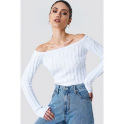 NA-KD Sweter z odkrytym dekoltem - White. Swetry damskie marki NA-KD. Za 121.95 zł.