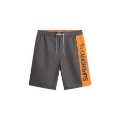Spodenki surfingowe Superdry Sportswear. Szare krótkie spodenki sportowe męskie Superdry., s, bez wzorów, z materiału. Za 314.35 zł.