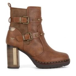 Botki Mustang. Brązowe botki damskie Mustang, bez obcasa, na słupku, bez zapięcia. Za 399.99 zł.