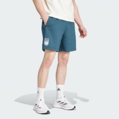 Szorty Italy Travel. Niebieskie krótkie spodenki sportowe męskie Adidas, m, bez wzorów, z materiału, do piłki nożnej. W wyprzedaży za 237.45 zł.