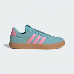 Buty VL Court 3.0. Czerwone obuwie sportowe damskie Adidas, bez wzorów, ze skóry, trekkingowe. Za 329.00 zł.