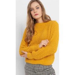 Sweter z widocznym splotem. Żółte swetry damskie Orsay, z dzianiny. Za 99.99 zł.