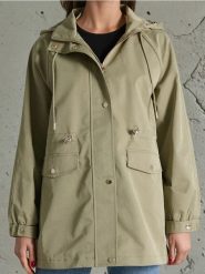 Parka z kapturem - zielony. Zielone parki damskie Sinsay, l, bez wzorów, z kapturem. W wyprzedaży za 45.99 zł.