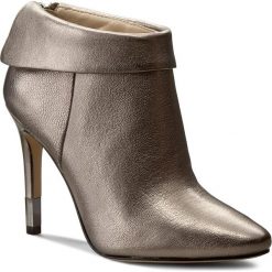 Botki GUESS - Vena FLVEN3 LEM09 DSILV. Botki damskie Guess. W wyprzedaży za 429.00 zł.