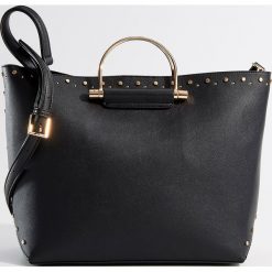 Torebka City Bag z metalowymi uchwytami - Czarny. Czarne torebki do ręki damskie Mohito. Za 139.99 zł.