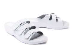 SANITAL FLEX KF-03 biały, klapki, fakirki damskie. Białe klapki damskie Sanital-Flex, bez wzorów, bez obcasa. Za 94.99 zł.