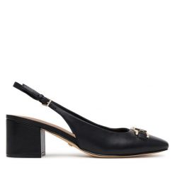 Sandały Guess. Czarne sandały damskie Guess, z aplikacjami, bez obcasa, na słupku, bez zapięcia. Za 639.99 zł.