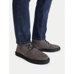 Trzewiki Lasocki. Szare botki męskie Lasocki, bez wzorów, bez zapięcia. Za 229.99 zł.