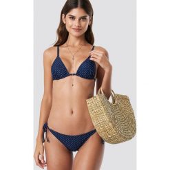 NA-KD Swimwear Dół bikini Triangle - Blue. Bikini damskie marki NA-KD Swimwear. Za 32.00 zł.