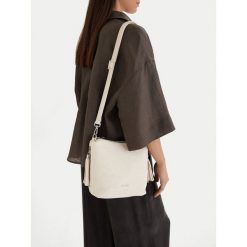 Torebka Lasocki. Torebki do ręki damskie Lasocki, bez wzorów, klasyczne, bez dodatków. Za 169.99 zł.