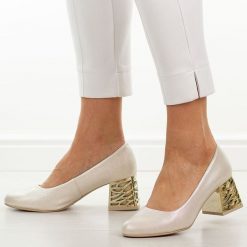 Złote mar. Polskie czółenka damskie Suzana 594. Żółte czółenka damskie Suzana, bez wzorów, ze skóry, eleganckie, z okrągłym noskiem, bez obcasa, na obcasie, bez zapięcia. Za 249.00 zł.