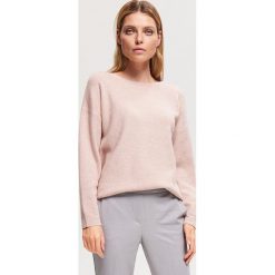 Sweter z zamkiem na plecach - Różowy. Swetry damskie Reserved. W wyprzedaży za 59.99 zł.