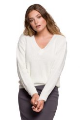 Klasyczny Sweter z Dekoltem w Szpic - Ecru. Brązowe swetry damskie MOE, l, bez wzorów, z materiału, klasyczne, bez kołnierzyka, bez ramiączek, bez kaptura. Za 208.90 zł.