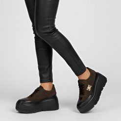 Sneakersy damskie Armodo, skórzane zamszowe na wysokiej platformie z miękkimi wkładkami, czekoladowo-czarne, N1233-340-1007. Brązowe półbuty damskie Armodo, bez wzorów, z zamszu, eleganckie, bez obcasa, na platformie, bez zapięcia. Za 382.99 zł.