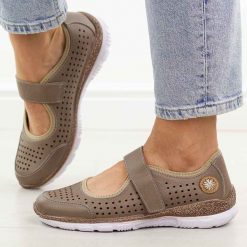 C.Beżowe vizon skórzane półbuty damskie T.Sokolski 2922. Brązowe półbuty damskie Sokolski, na jesień, bez wzorów, z jeansu, casualowe, z okrągłym noskiem, bez obcasa, na płaskiej podeszwie, bez zapięcia. Za 319.00 zł.