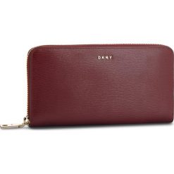 Duży Portfel Damski DKNY - Bryant New Zip Around R8313658 Blood Red XOD. Czerwone portfele damskie DKNY, ze skóry. Za 549.00 zł.