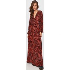 Answear - Sukienka. Brązowe sukienki damskie ANSWEAR, l, bez wzorów, z tkaniny, casualowe, bez kołnierzyka, bez ramiączek. Za 149.90 zł.