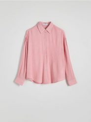 Koszula z wiskozy - pastelowy róż. Czerwone koszule damskie Reserved, l, bez wzorów, z wiskozy, bez kołnierzyka, bez ramiączek. W wyprzedaży za 49.99 zł.