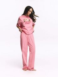 Dwuczęściowa piżama z nadrukiem - intensywny róż. Czerwone piżamy damskie Reserved, l, bez wzorów, z bawełny, bez ramiączek. Za 99.99 zł.