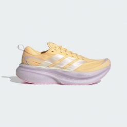 BUTY DO BIEGANIA SUPERNOVA GLIDE. Brązowe obuwie sportowe damskie Adidas, bez wzorów, z gumy, do biegania. Za 569.00 zł.
