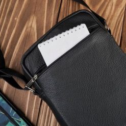 Abruzzo Saszetka męska skórzana na ramię listonoszka męska czarna ABR-04. Czarne saszetki męskie Abruzzo. Za 205.41 zł.