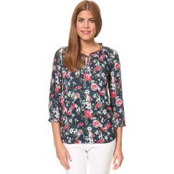 Koszulka w kolorze granatowym ze wzorem. T-shirty damskie Tom Tailor, z okrągłym kołnierzem. W wyprzedaży za 87.95 zł.