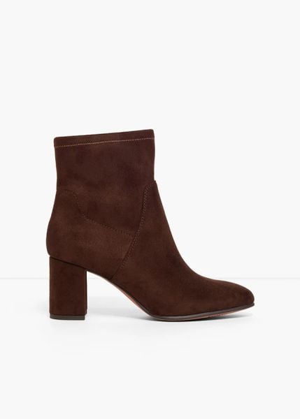 Krótkie botki marki Marco Tozzi z elastyczną cholewką. Brązowe botki damskie bonprix, bez obcasa, bez zapięcia. Za 269.99 zł.