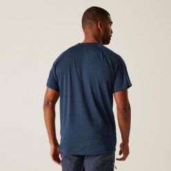 Koszulka trekkingowa męska REGATTA Escade. Niebieskie koszulki sportowe męskie Regatta, m, bez wzorów, bez kołnierzyka, bez ramiączek, na jogę i pilates. W wyprzedaży za 263.00 zł.