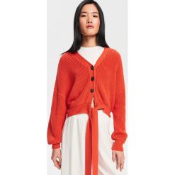 Sweter z wiązaniem - Pomarańczo. Swetry damskie marki Reserved. Za 139.99 zł.