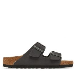 Klapki Birkenstock. Brązowe klapki damskie Birkenstock, bez wzorów, bez obcasa. Za 339.99 zł.
