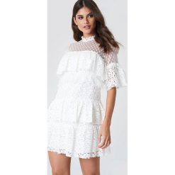 Trendyol Sukienka mini z koronką - White. Białe sukienki damskie Trendyol, w koronkowe wzory, z koronki. W wyprzedaży za 145.77 zł.