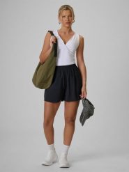 4F Spodenki casual z modalem damskie - czarne XL. Czarne szorty sportowe damskie 4f, xl, bez wzorów, z materiału, casualowe, trekkingowe. Za 129.99 zł.