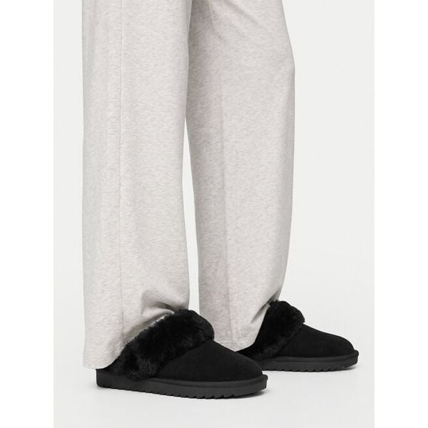 Kapcie Badura. Czarne kapcie damskie Badura, bez wzorów. Za 159.99 zł.