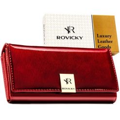 Duży, skórzany portfel damski w czerwonym kolorze zamykany na zatrzask - Rovicky. Czerwone portfele damskie ROVICKY, bez wzorów, ze skóry. Za 99.99 zł.