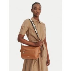 Torebka Coccinelle. Brązowe listonoszki damskie Coccinelle, bez wzorów, bez dodatków. Za 1,299.99 zł.